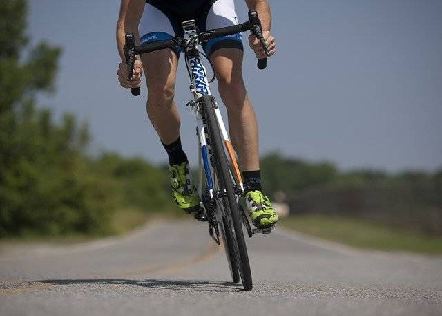 Are road bikes much faster than hybrids? With rsz cycling 655565 640