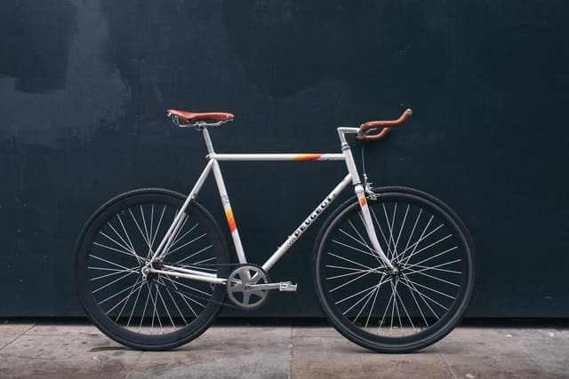 Read more about the article 9 Best Fixed Gear Single Speed Bikes for Commuting