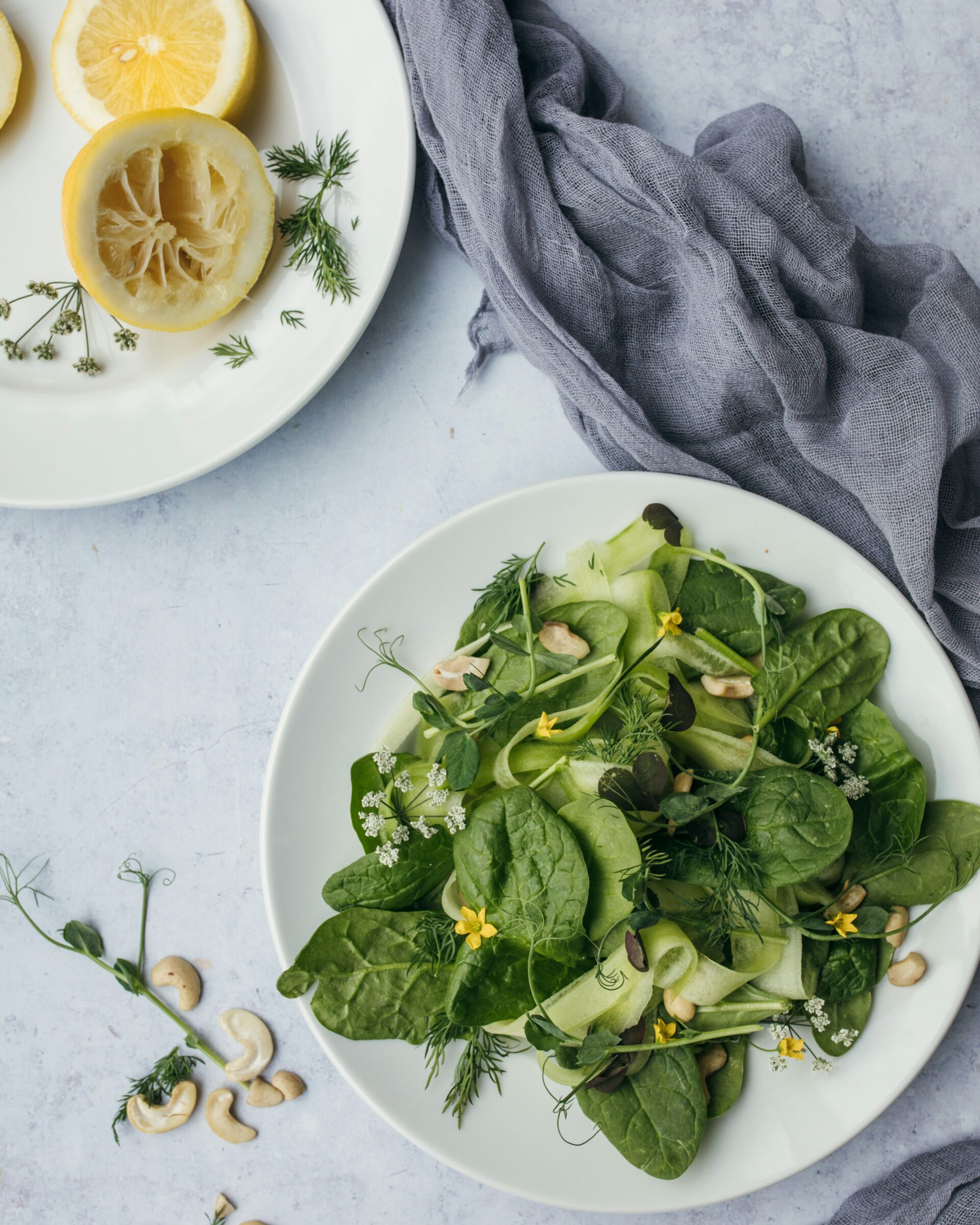 How Much Spinach to Eat Daily? A Guide to Benefits, Recipes, and Risks with spinach salad with lemon